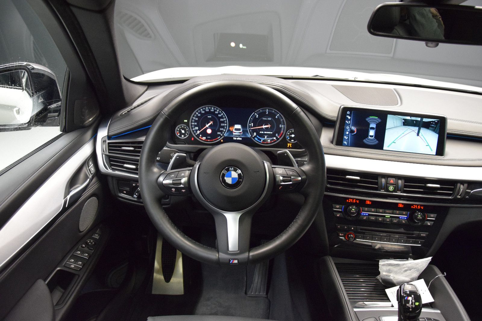 Fahrzeugabbildung BMW X6 M50 HUD TV 360 Pano Memory Sitzlüftung H&K