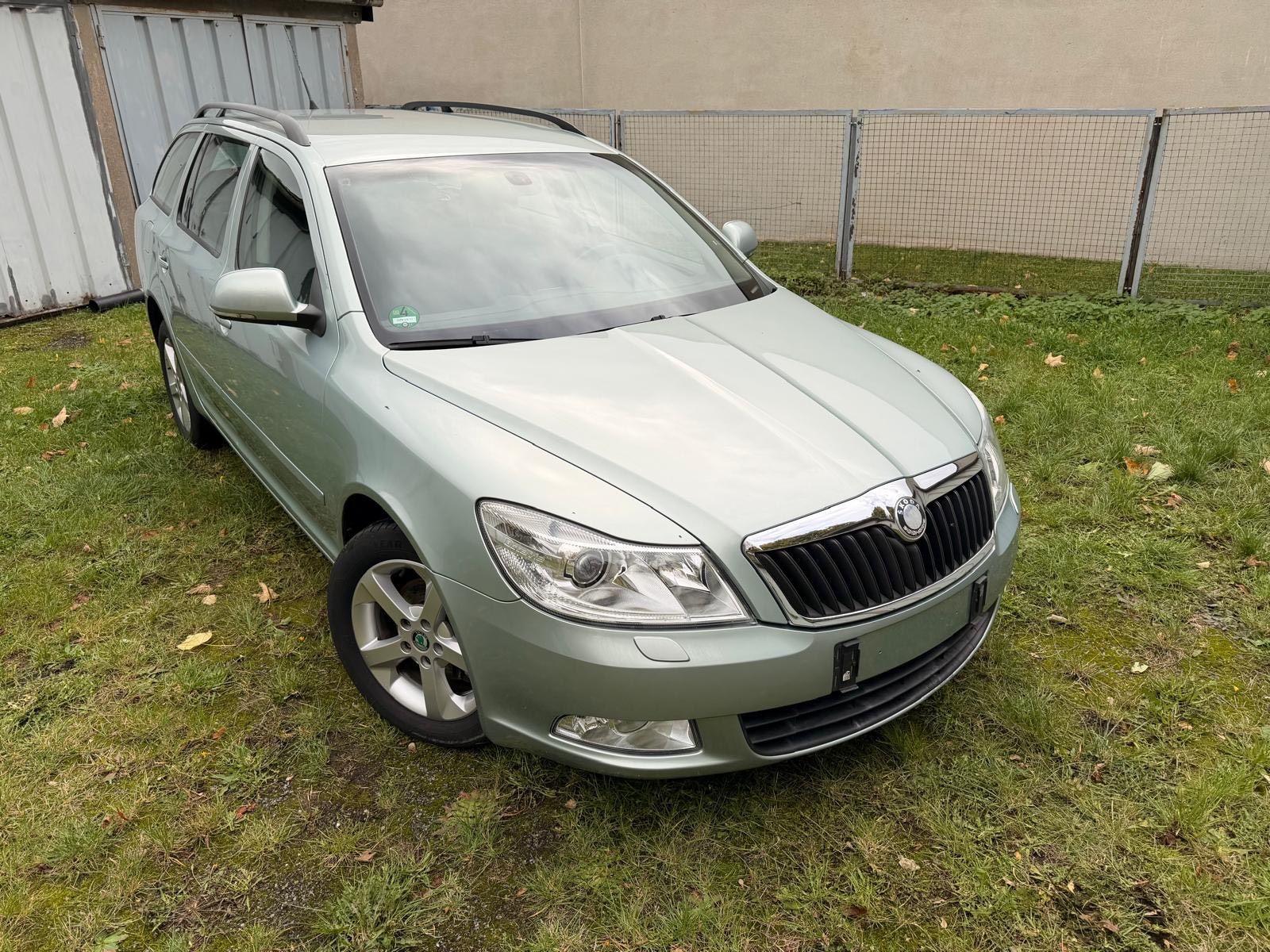 Skoda Octavia 2009 — interior