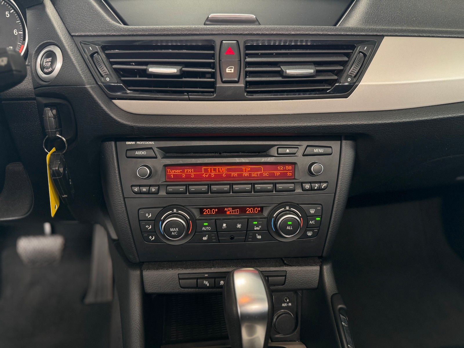 Fahrzeugabbildung BMW X1 18i sDrive GARANTIE/PDC/KLIMA/SZH/TEMPO/XENON