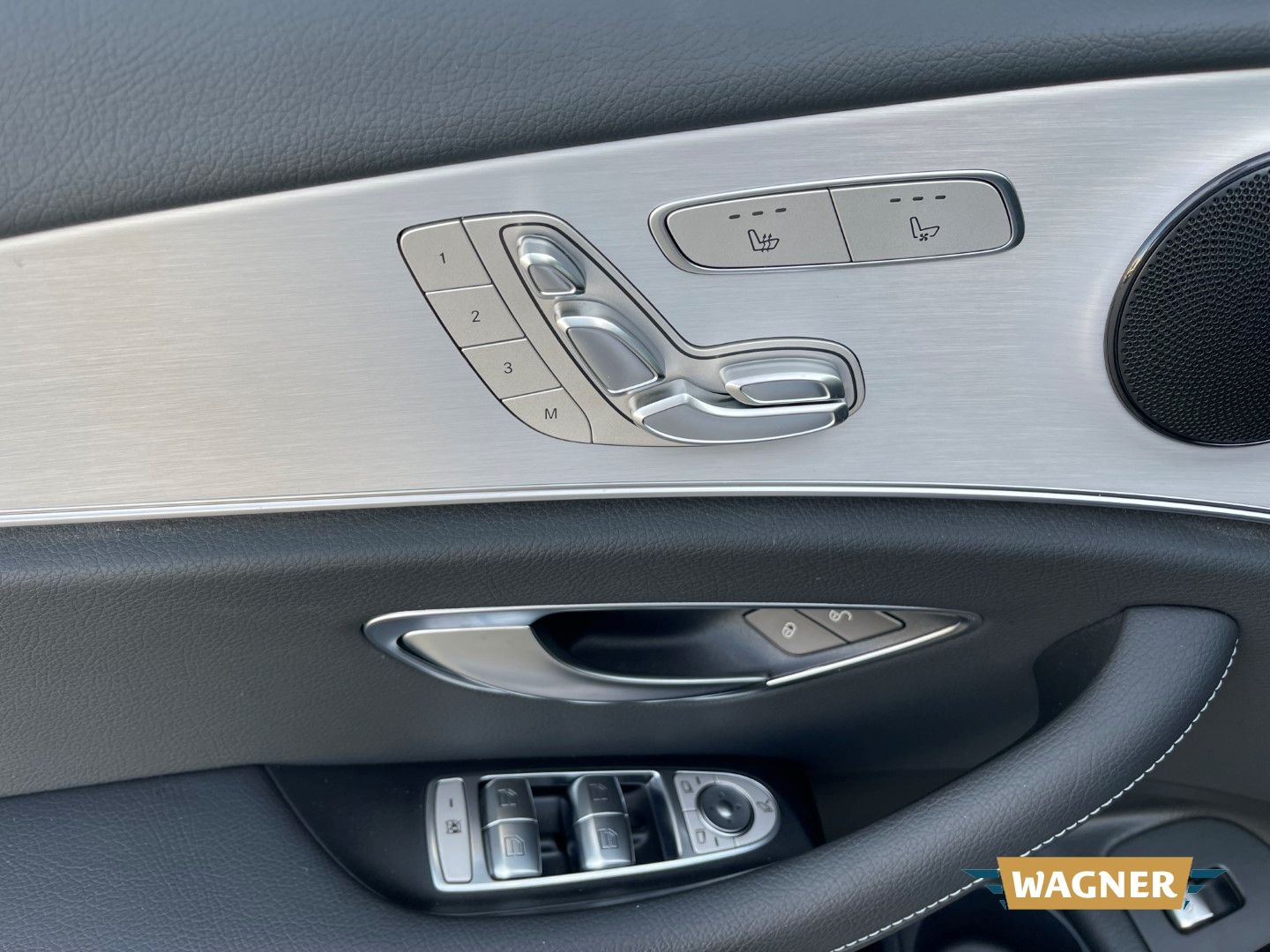 Fahrzeugabbildung Mercedes-Benz E 450 T 4Matic Multibeam LED Memory