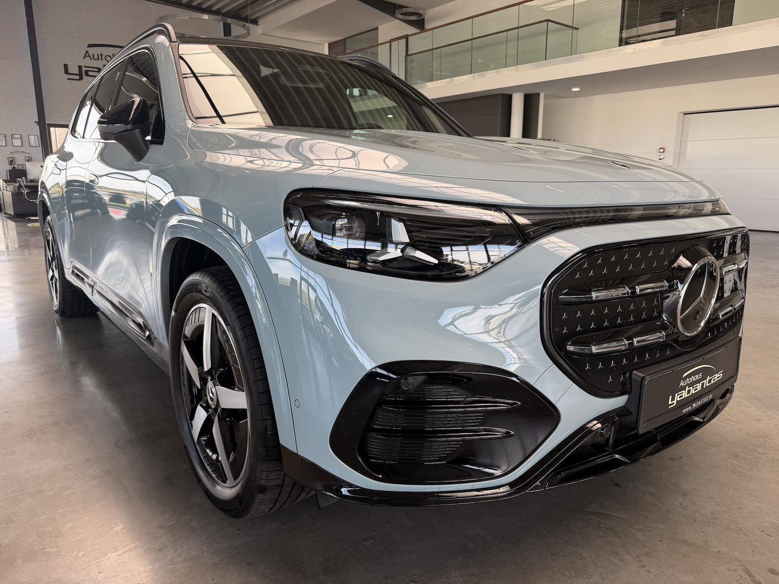 Mercedes-Benz GLB 250 + EQ AMG Keyless Night 360° imagem 3