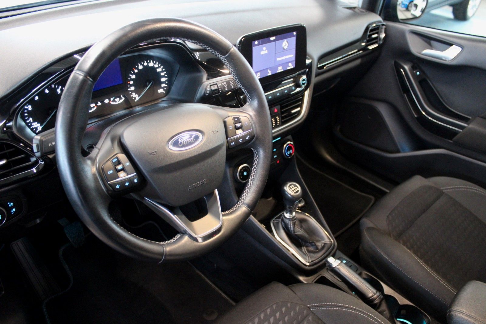 Fahrzeugabbildung Ford Fiesta Titanium 5-trg KLIMA WinterPaket