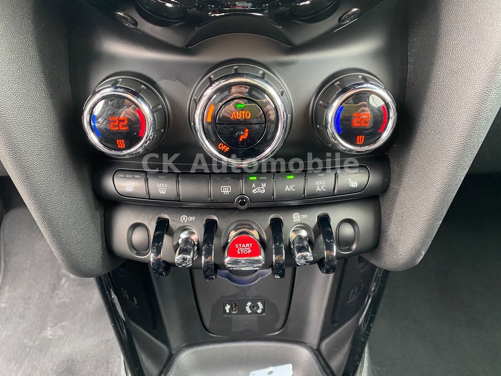 Fahrzeugabbildung MINI Cooper Cabrio  Chili/Leder/LED/PDC/Tempomat