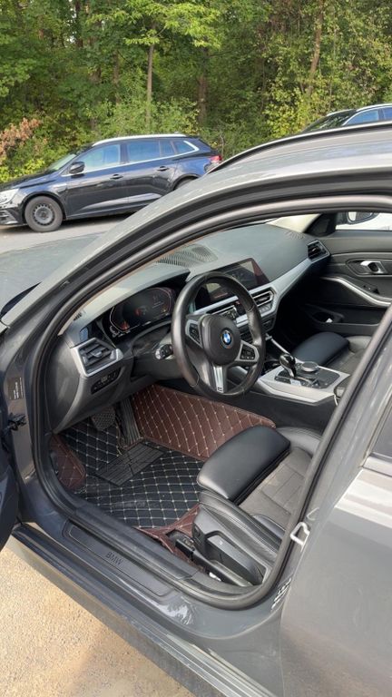Image of BMW 330