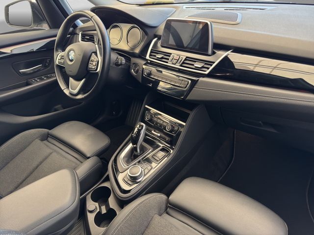 Fahrzeugabbildung BMW 218i Gran Tourer Sport Line+7Sitze+LED+Navi+HiFi