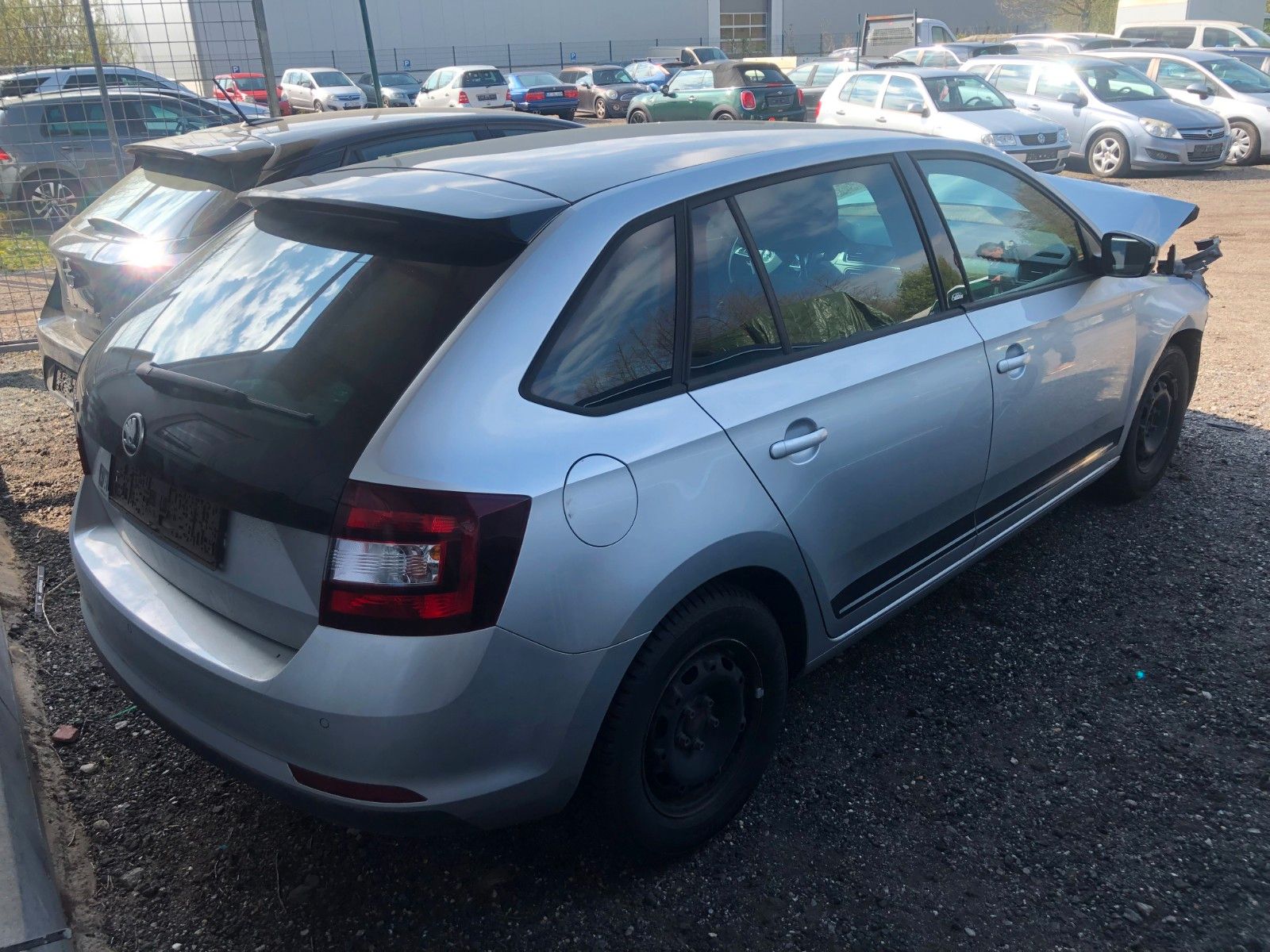 Fahrzeugabbildung SKODA Rapid Spaceback Edition Unfall Front