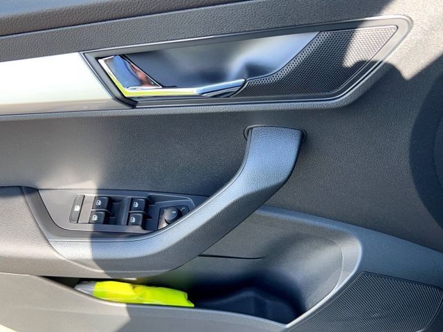 Fahrzeugabbildung SKODA Karoq Ambition 1,0 TSI 81 kW