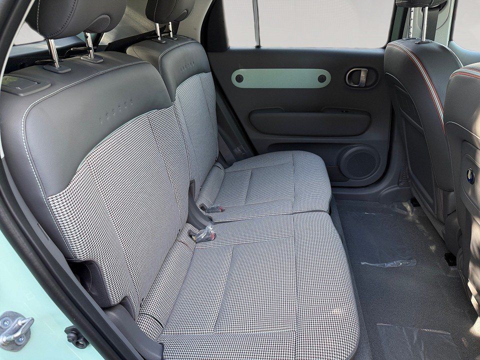 Fahrzeugabbildung Hyundai INSTER Lounge 49kWh 115PS Elektro-Komfort-Paket