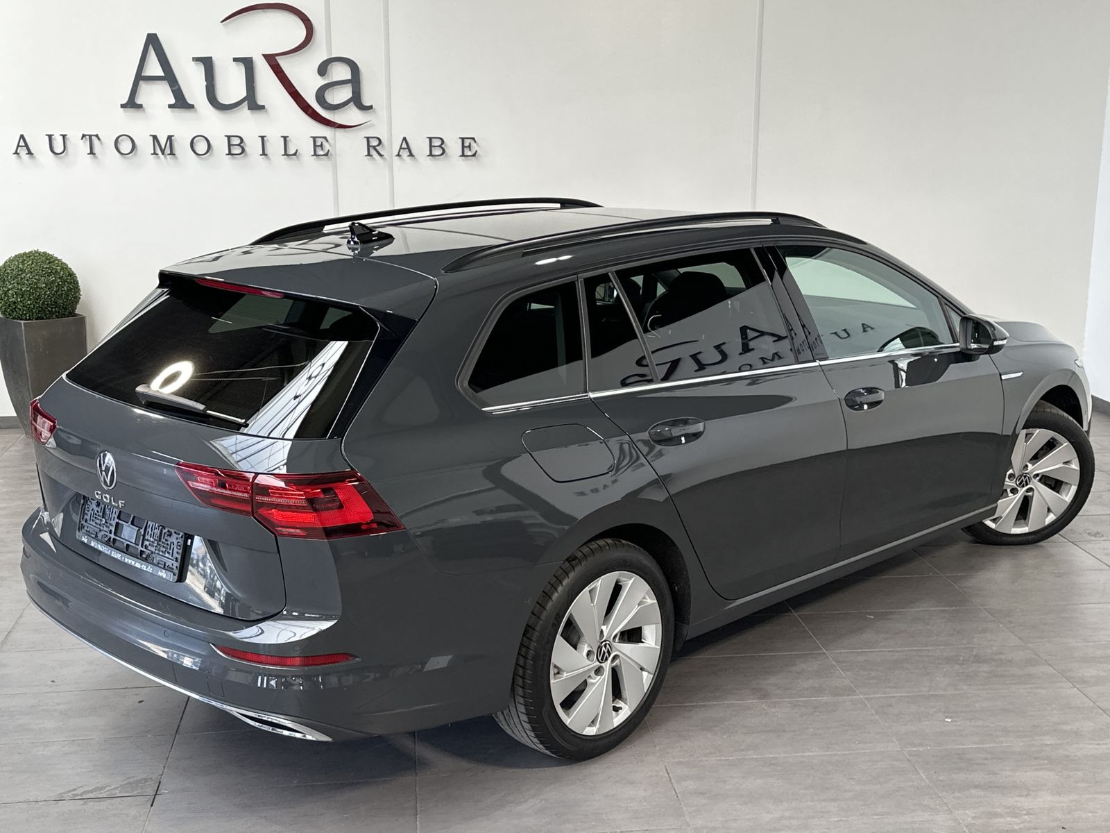 Fahrzeugabbildung Volkswagen Golf Variant 2.0 TDI DSG Style NAV+LED+PANO+VCOC