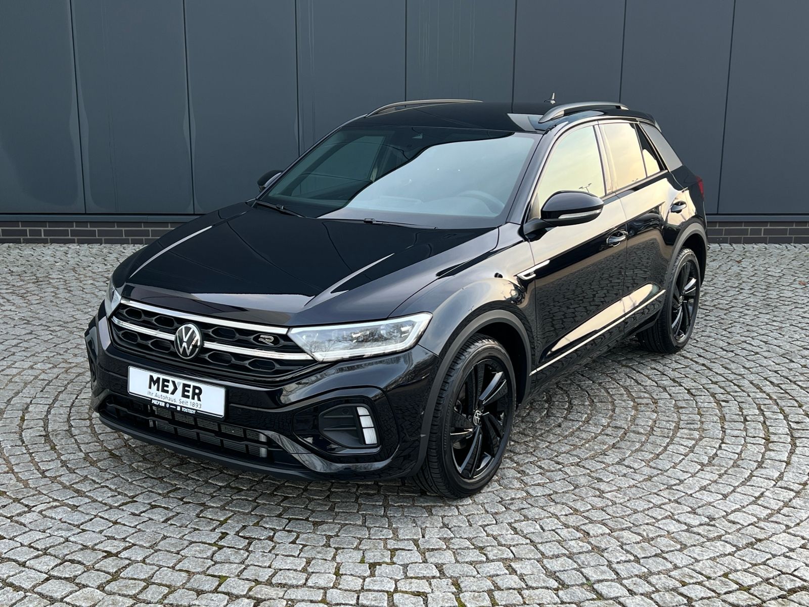 Fahrzeugabbildung Volkswagen T-Roc R-Line 1.5 TSI DSG *AHK,LED,BlackStyle,PDC