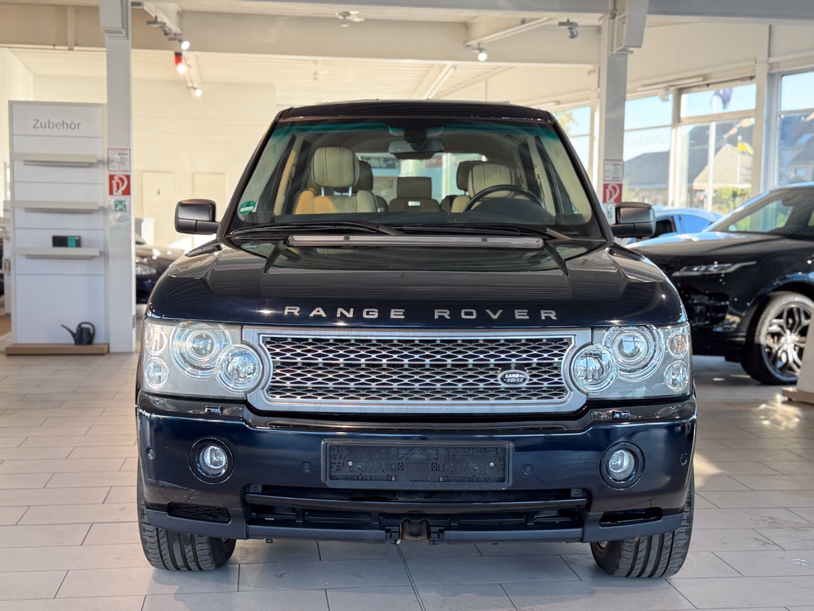 Land Rover Range Rover 3.6 TDV8 Vogue | 272 ch | BVA | GPS | Toit ouvrant | Chauffage stationnaire | Sièges chauffants et ventilés | Attelage