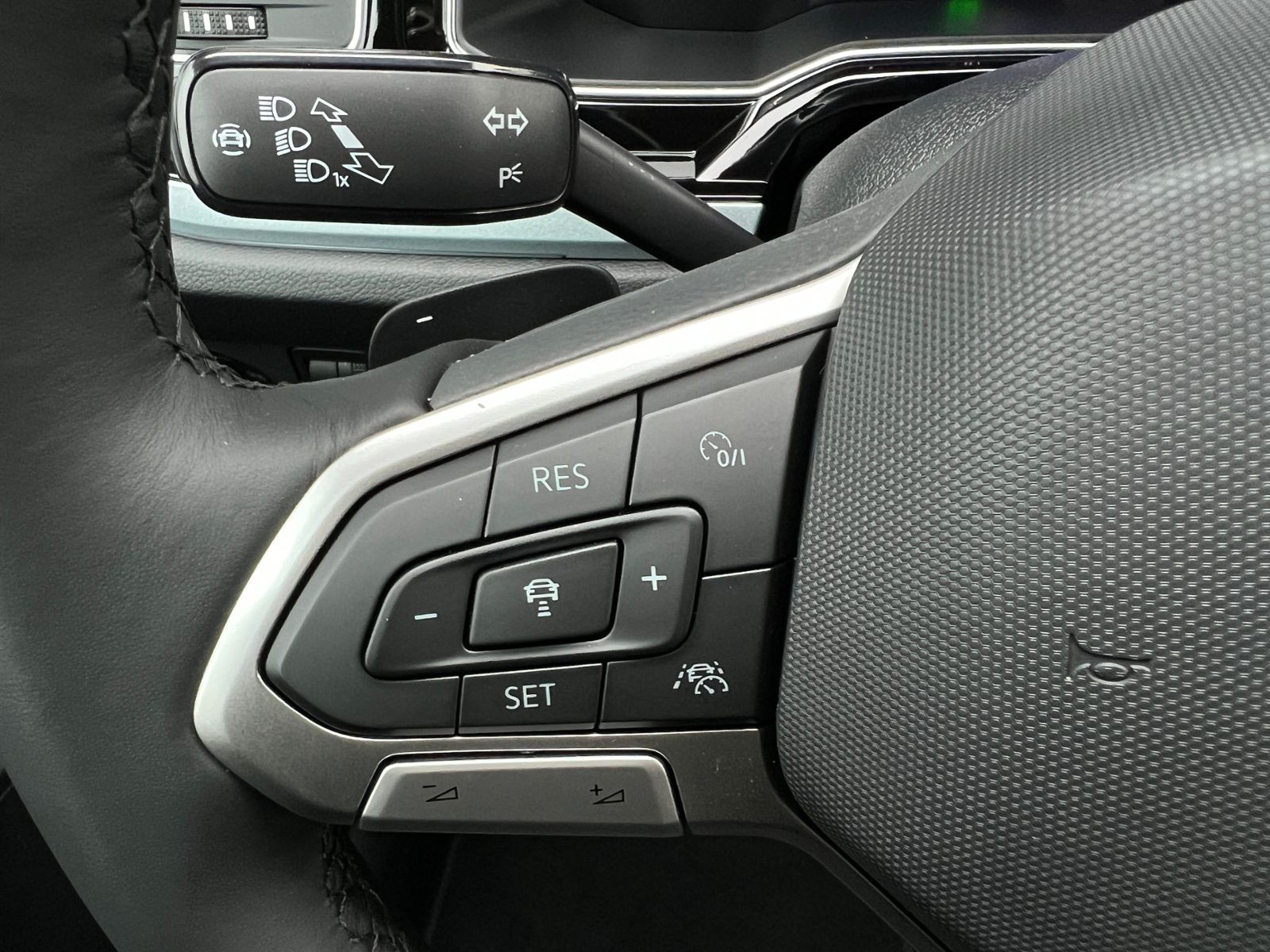 Fahrzeugabbildung Volkswagen Taigo  ENERGY 1.0 TSI DSG *AHK, Ganzjahresreifen