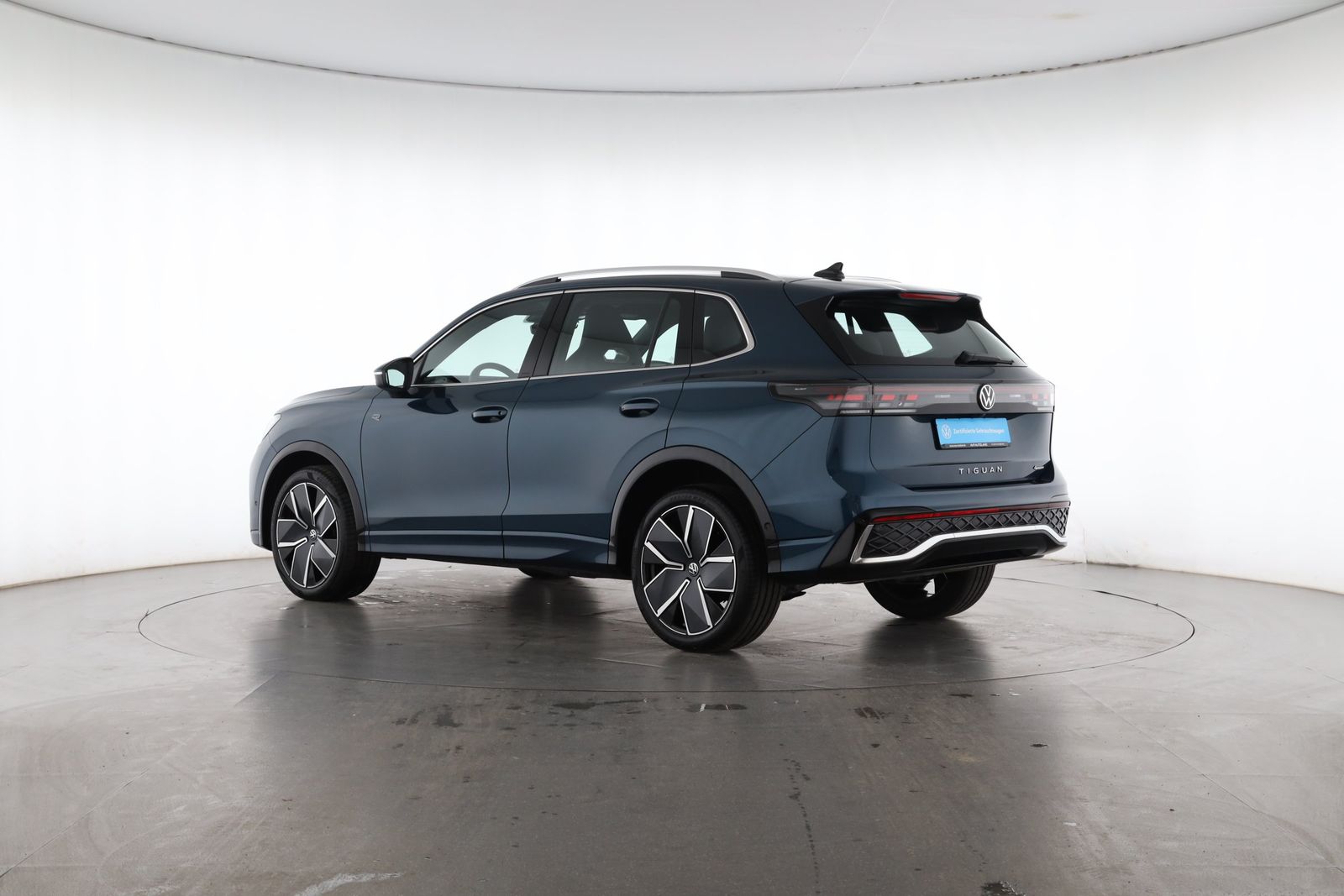 Volkswagen Tiguan 2.0 TSI DSG 4MOTION R-Line NAVI AHK foto 4