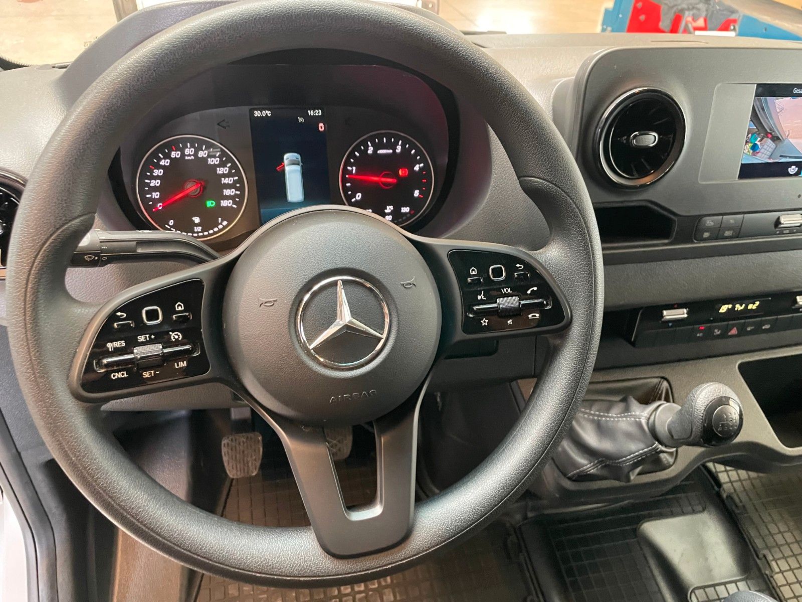 Fahrzeugabbildung Mercedes-Benz Sprinter III  316 CDI Junge Koffer LBW / Navi  /