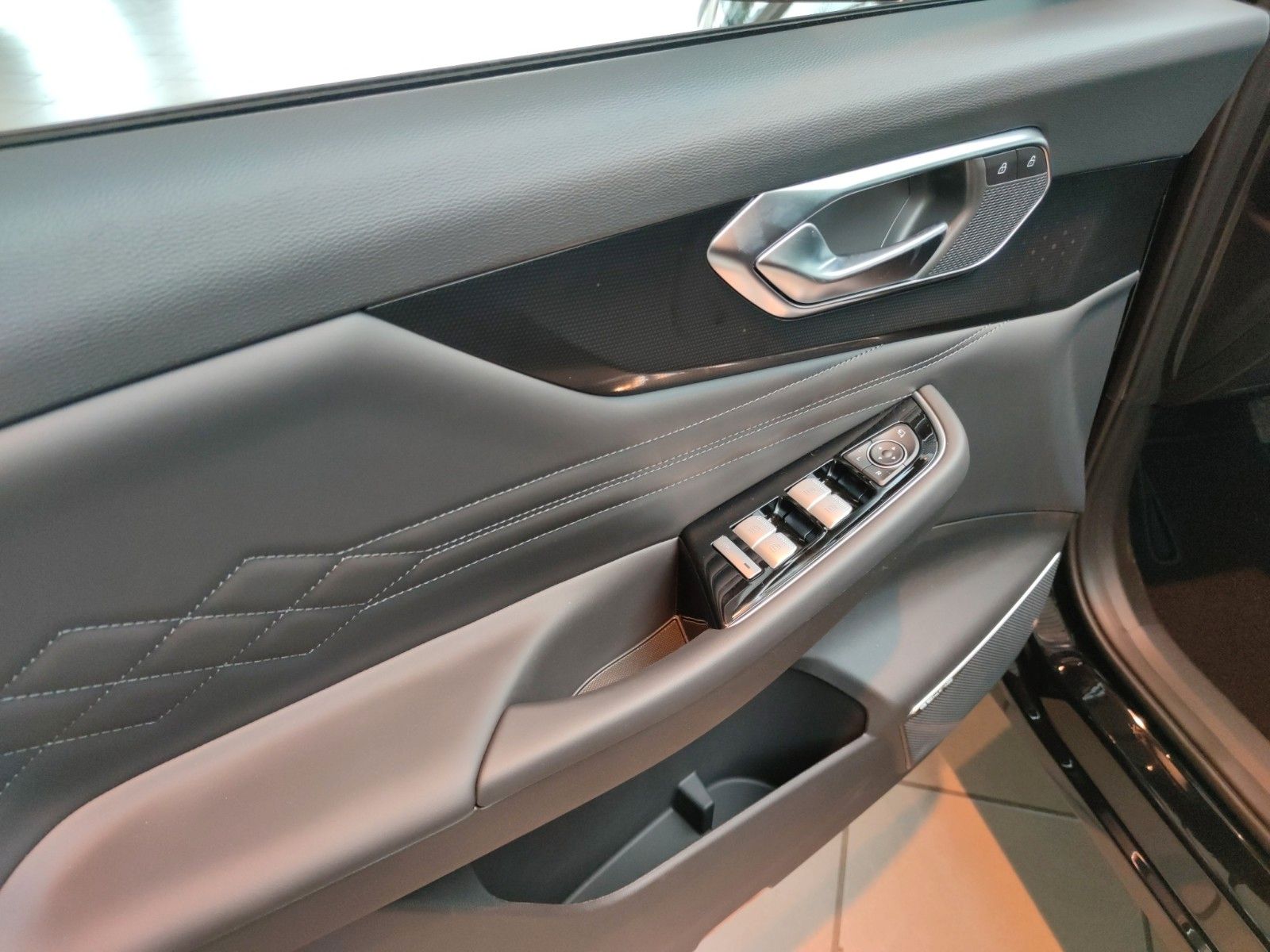 Fahrzeugabbildung BAIC X75 Luxury