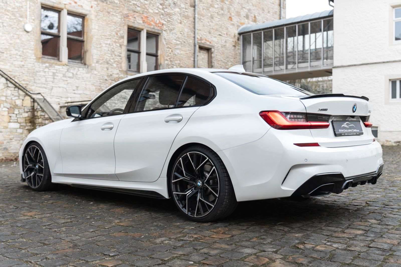 Fahrzeugabbildung BMW 330iX M-Performance HIFI KAM LED NAV CARPLAY