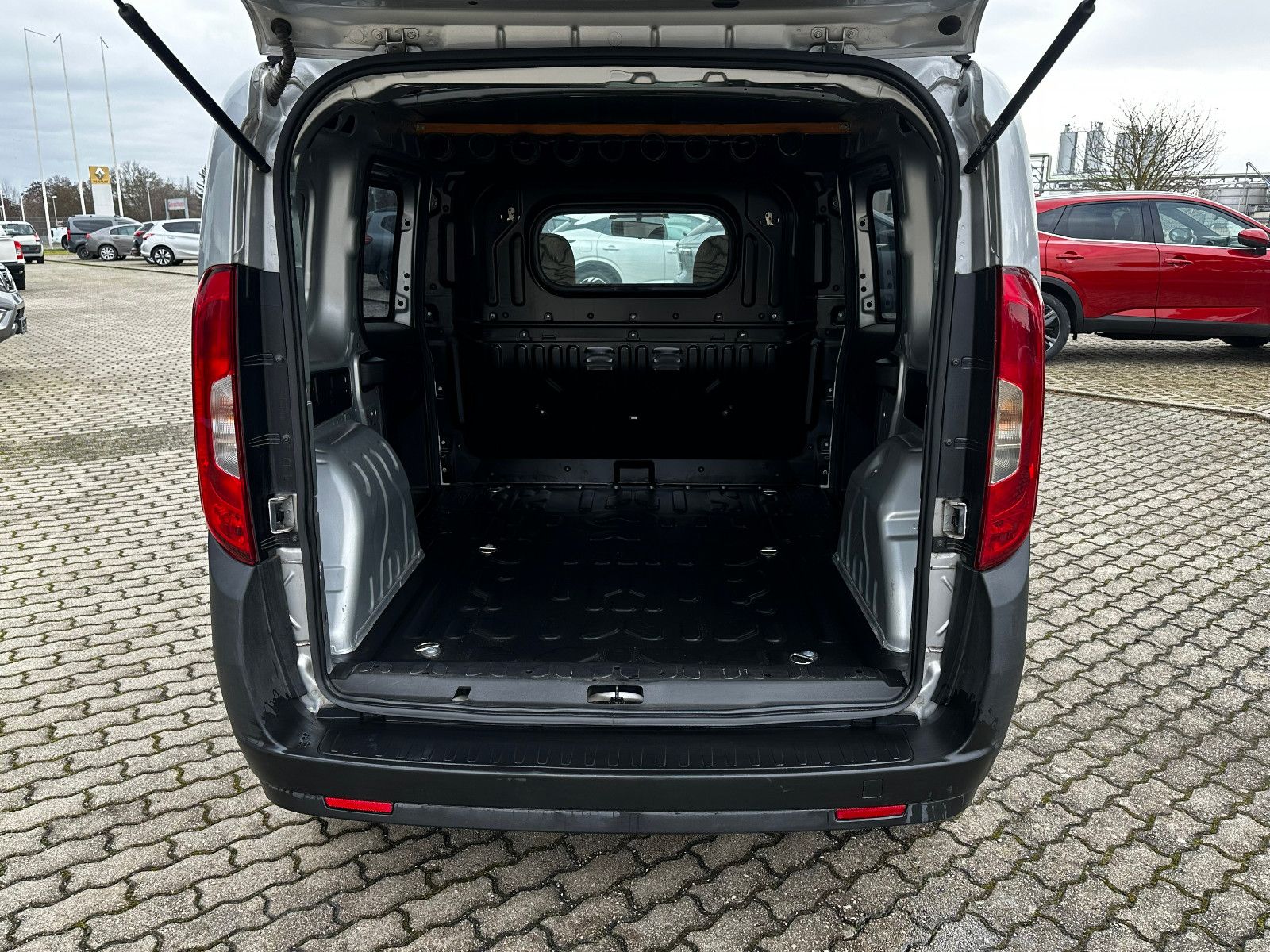 Fahrzeugabbildung Fiat Doblo Doblò Basis Kasten L1H1 verglast