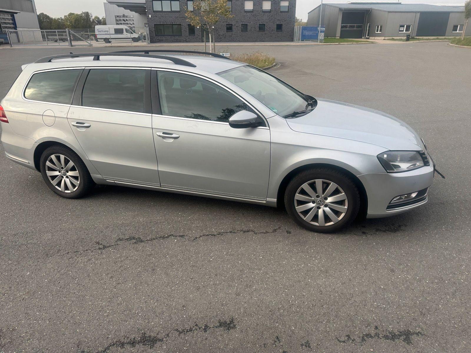 Volkswagen Passat 2013 — interior