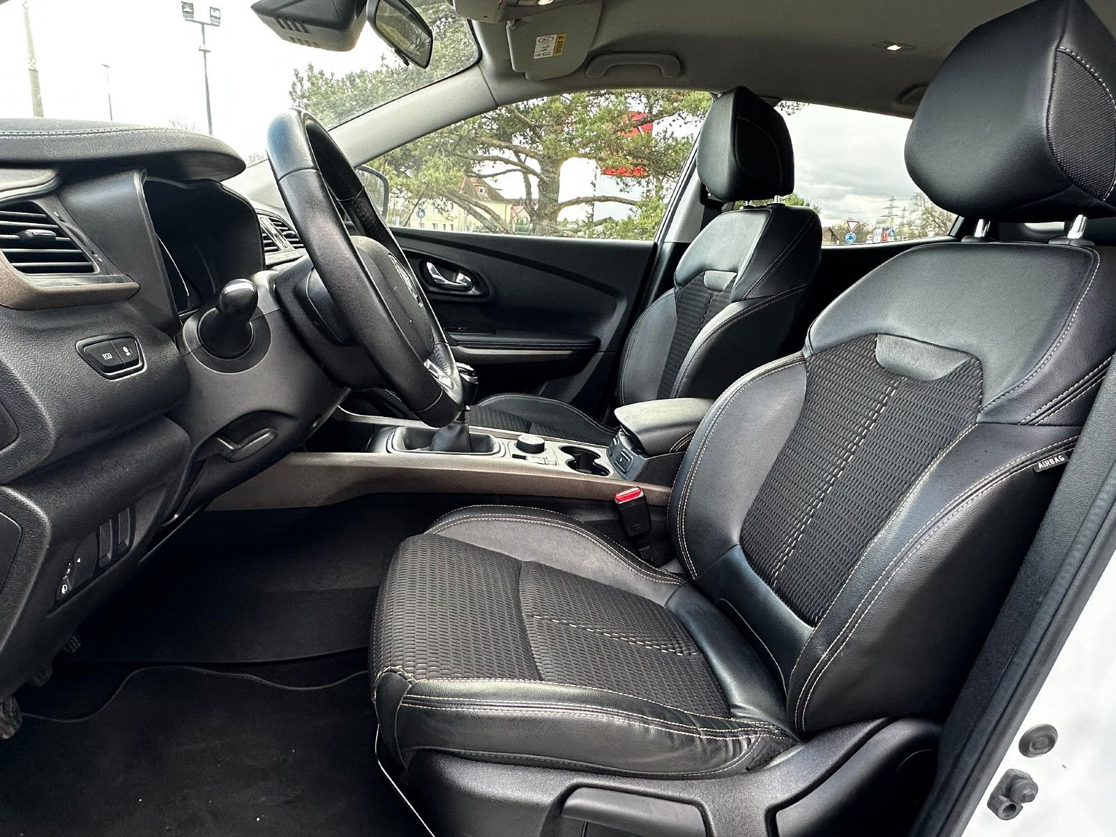 Fahrzeugabbildung Renault Kadjar Teilleder Navi
