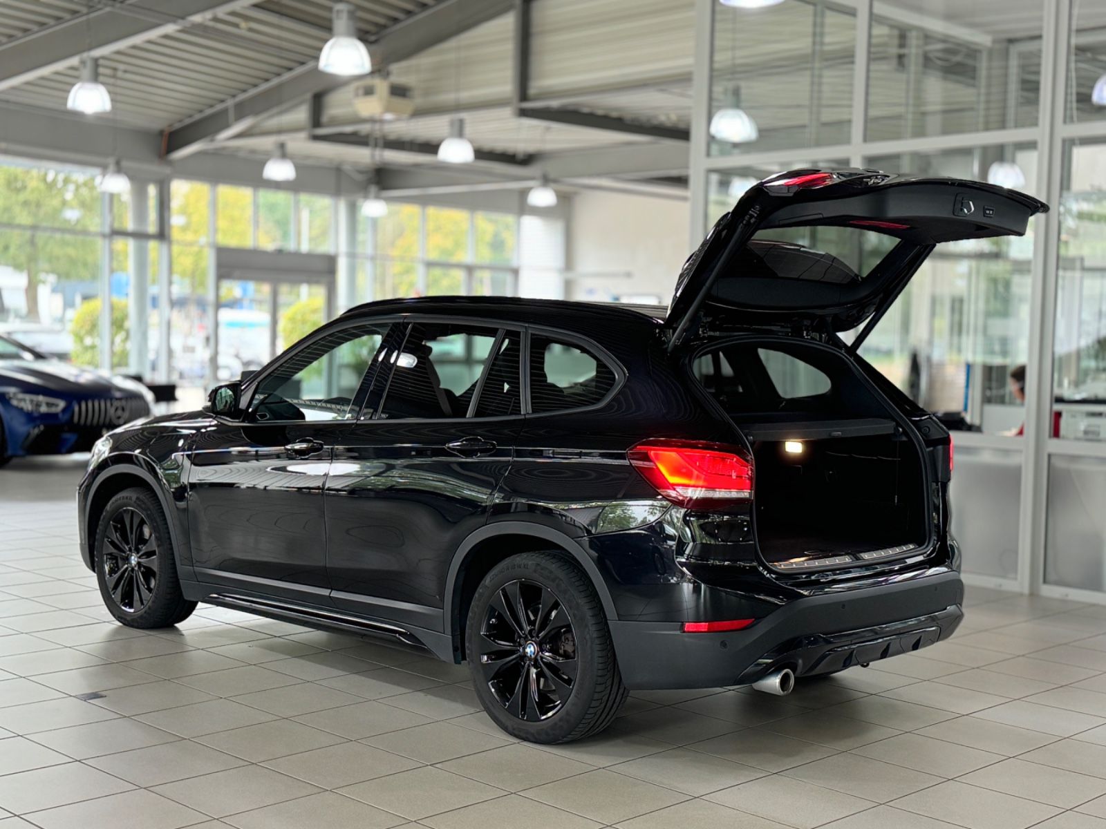 Fahrzeugabbildung BMW X1 xD25e Sport Line Kamera HUD DAB Komfort Alarm