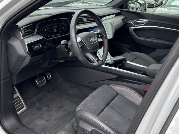 Audi Q8 e-tron - 9
