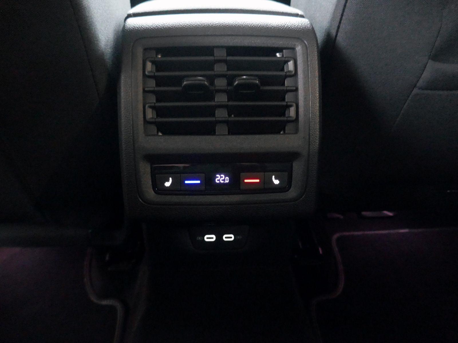 Fahrzeugabbildung Volkswagen Golf VIII Style 1.5 eTSI | LED AHK RFK ACC