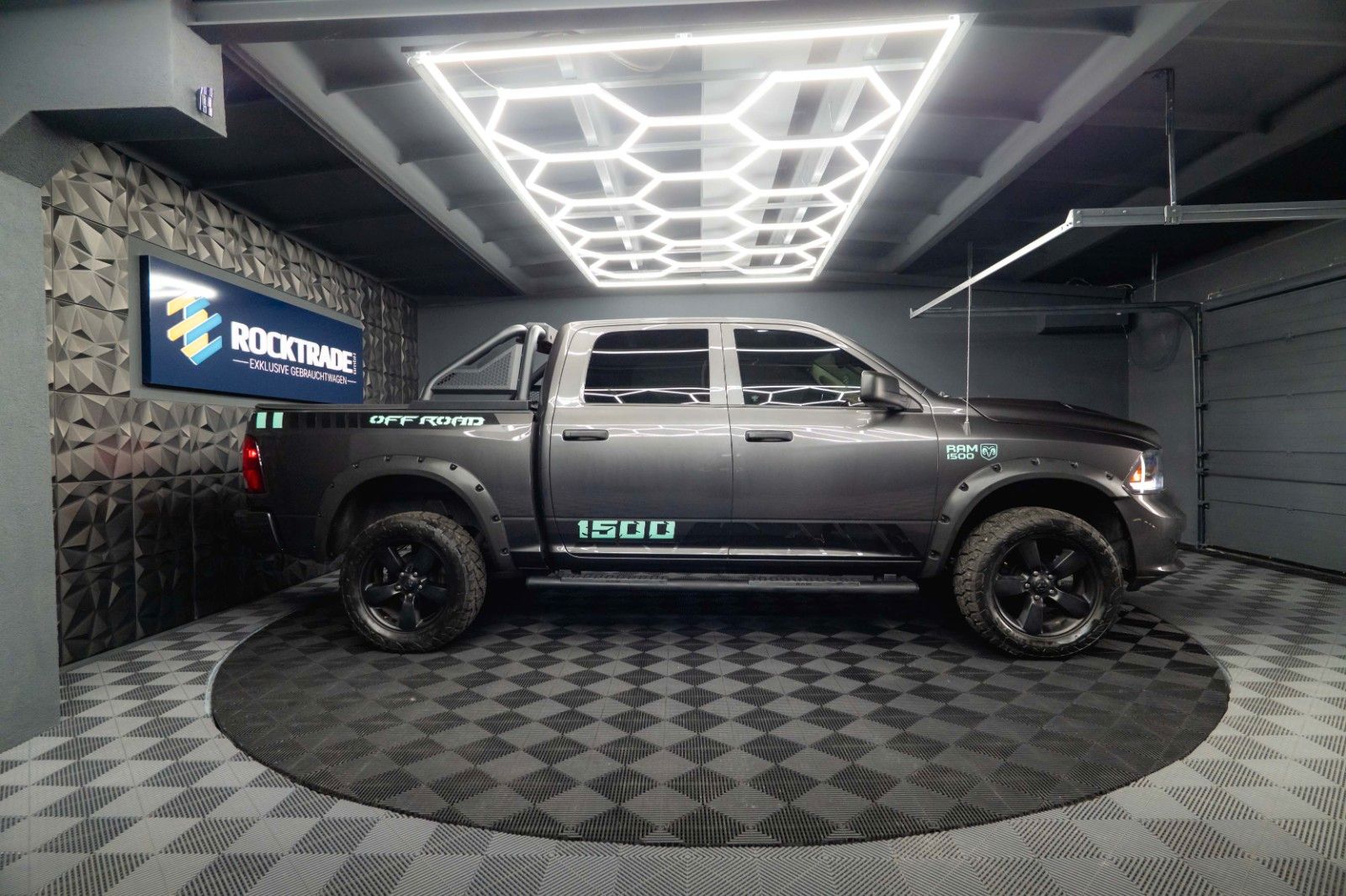 Fahrzeugabbildung Dodge RAM 5.7 V8 HEMI 4x4 OFFROAD Night-Paket *LED*