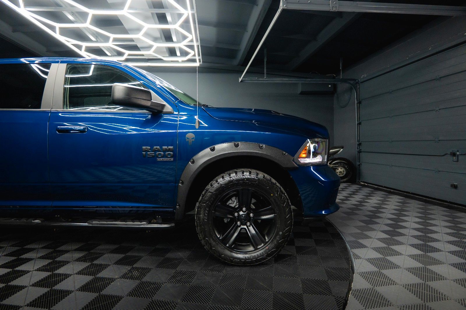 Fahrzeugabbildung Dodge RAM 5.7 V8 HEMI 4x4 OFFROAD Night Edition *19%*