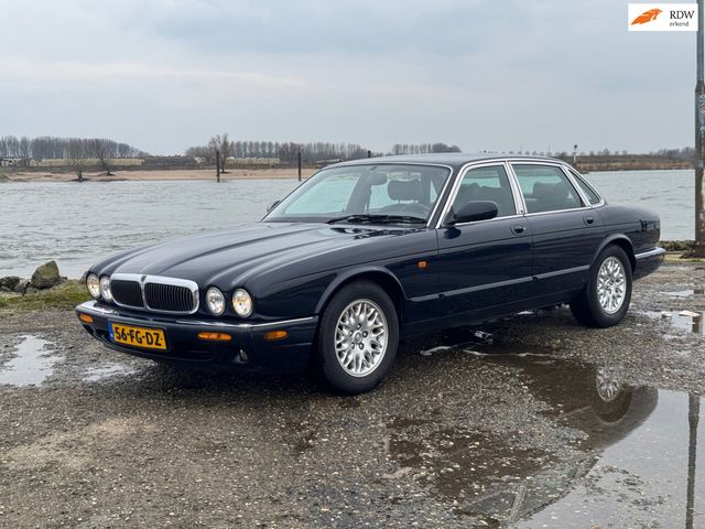 Jaguar XJ 3.2 V8 Executive nl auto Komplett Händlerwart