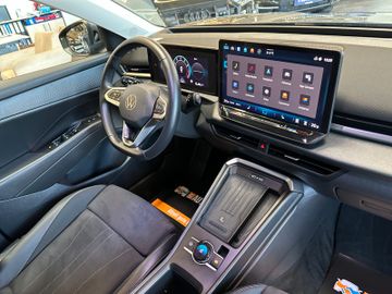MYAUTOCENTER – Gebraucht- und Jahreswagen mit Werkstattservice in Pfaffenhofen Volkswagen T-Roc Style *1.HAND*19%MWST*ALCANTARA*CARPLAY*