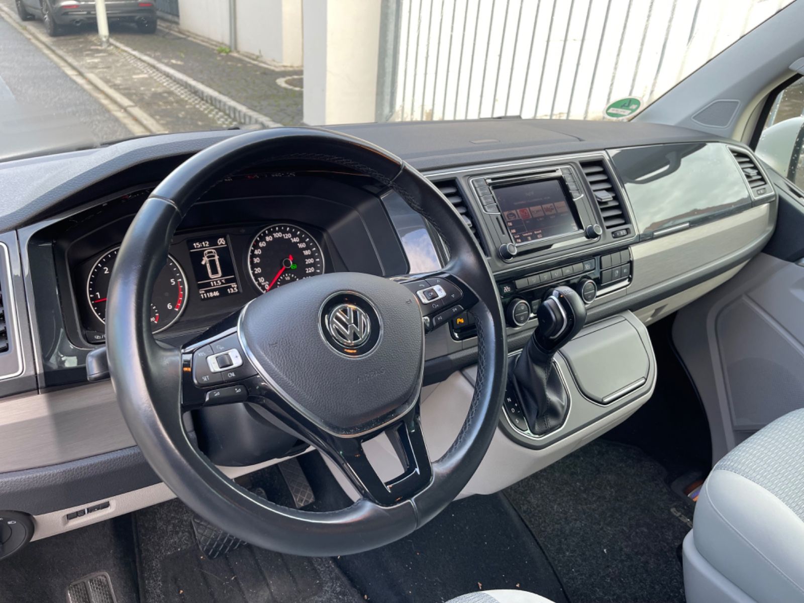 Fahrzeugabbildung Volkswagen T6 Caravelle Comfortline lang 9Sitze Automatik