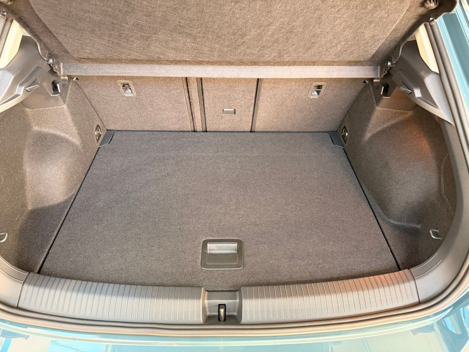 Fahrzeugabbildung Volkswagen T-Roc Goal 1,0 TSI 6-Gang Schaltung +LED +AHK +S