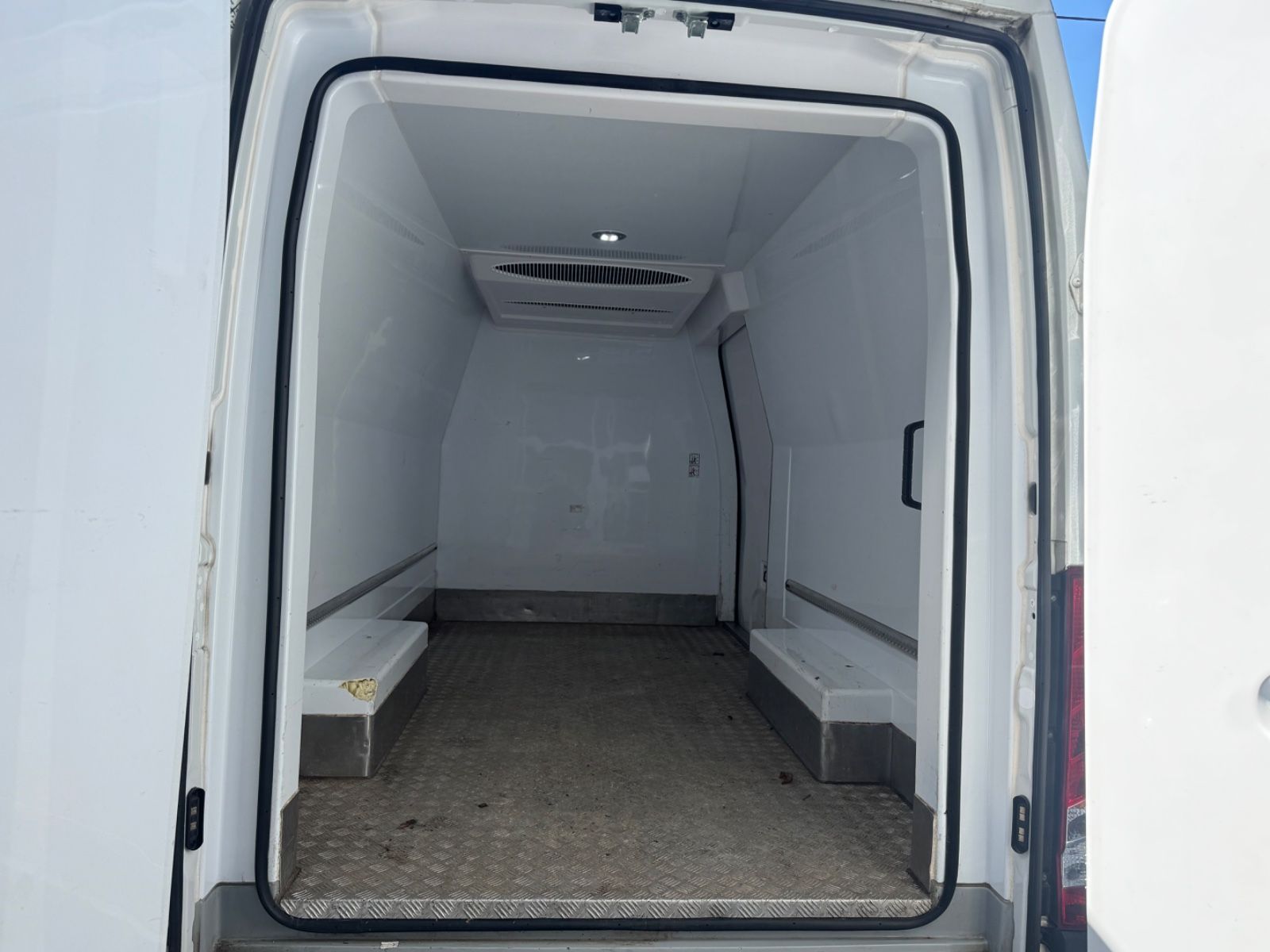 Fahrzeugabbildung Iveco Daily Kasten HKa 35 S ... V Radstand 3520 L/3-SI
