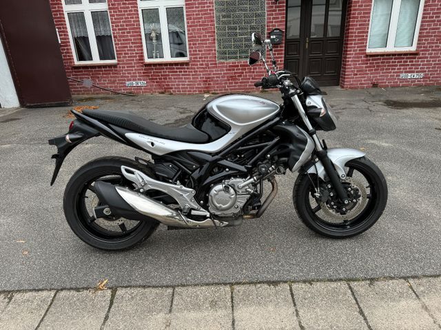 Suzuki SFV  650 Gladius ABS *Niedrig & Normal*