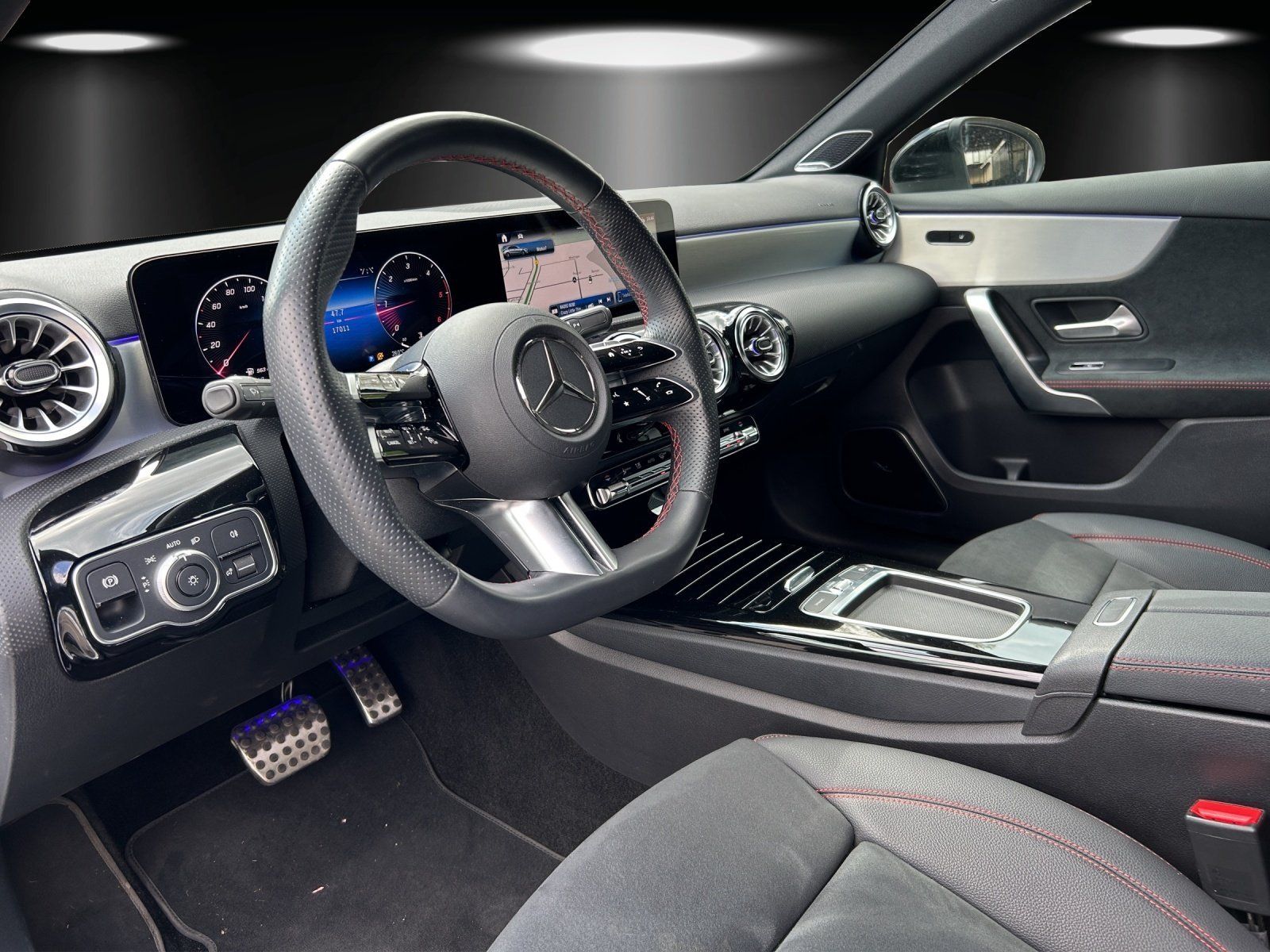 Fahrzeugabbildung Mercedes-Benz A 220 d Lim+AMG-Line+Burmester+PSD+DISTRONIC+19"