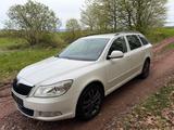 Skoda Octavia 2.0 TDI | 91.000 km | Zahnri... - Skoda Octavia aus 2012 mit Diesel-Antrieb: Kombi