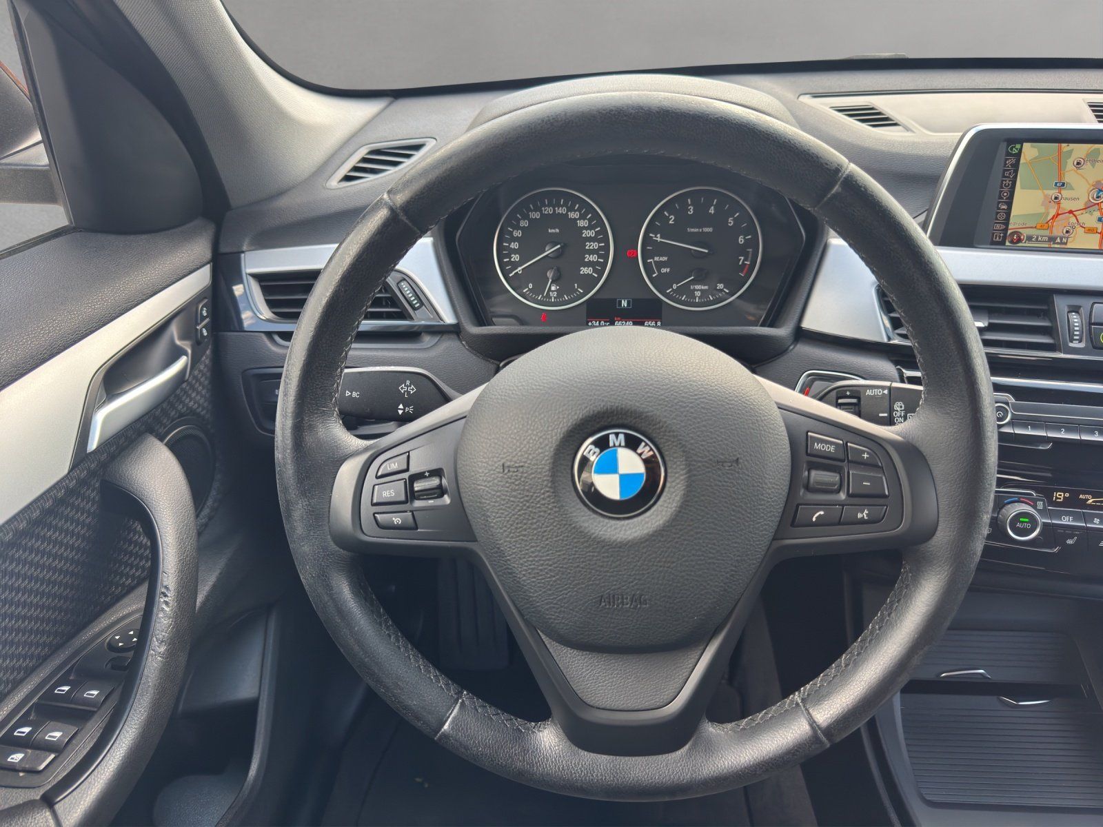 Fahrzeugabbildung BMW X1 sDrive 18i Advantage/PDC/SHZ/NAVI/