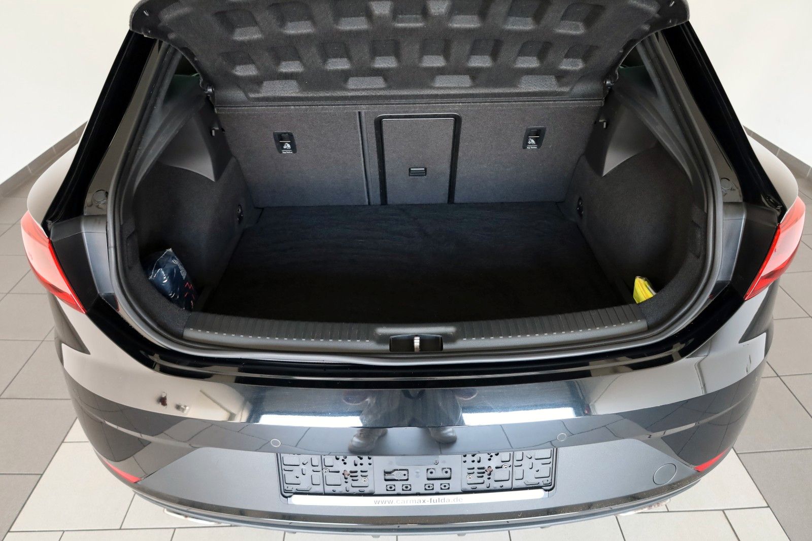 Fahrzeugabbildung SEAT Leon SC Cupra 300,T.Leder,Navi,LED,SH,Kamera,ACC