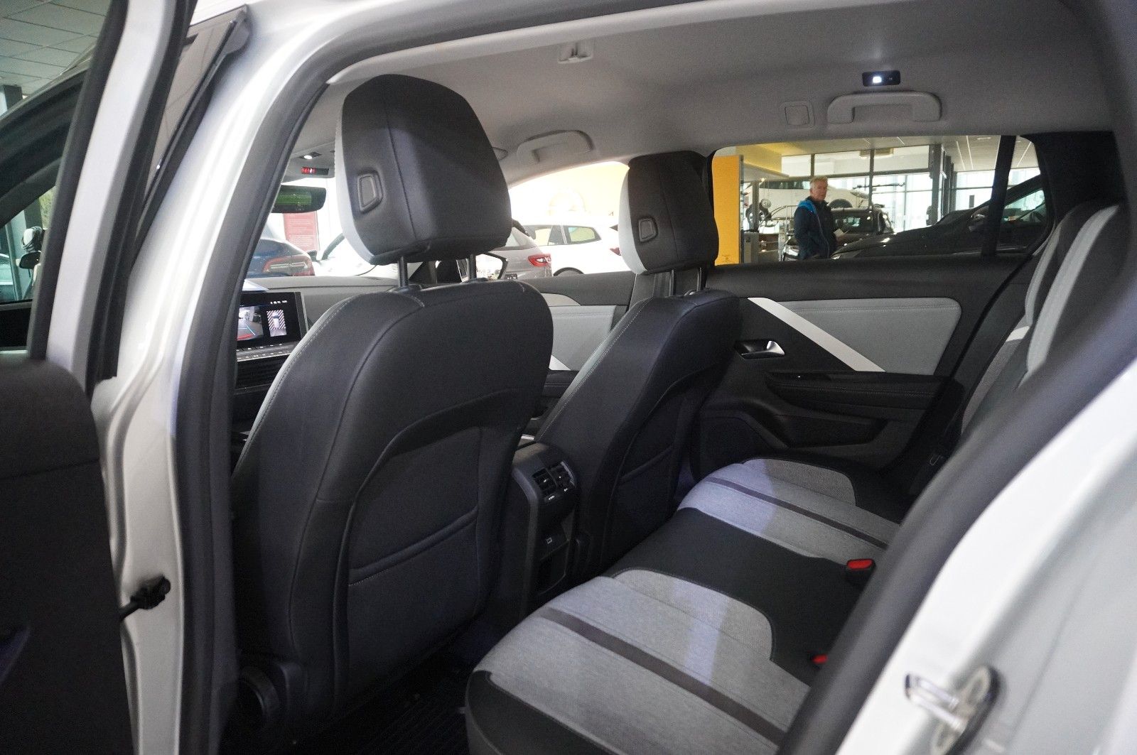 Fahrzeugabbildung Opel Astra ST 1.5D ELEGANCE NAVI/LED/KAMERA/SH/VIRT.