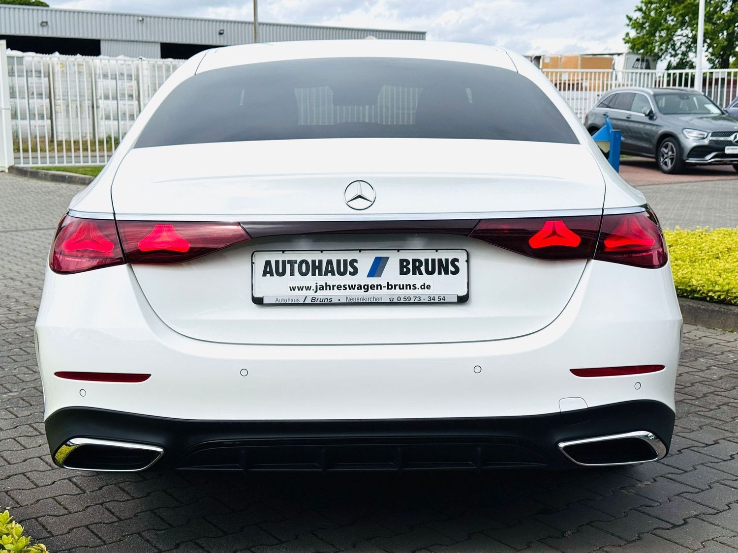 Fahrzeugabbildung Mercedes-Benz E 220 d AMG & NIGHT Paket, Distronic, Totw, LED,
