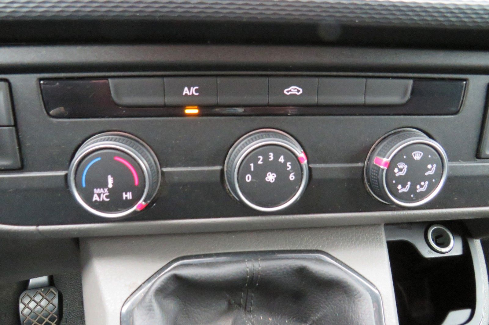 Fahrzeugabbildung Volkswagen T6 Kasten TDI KURZ KLAPPE KLIMA PDC TELVOR 1.HD