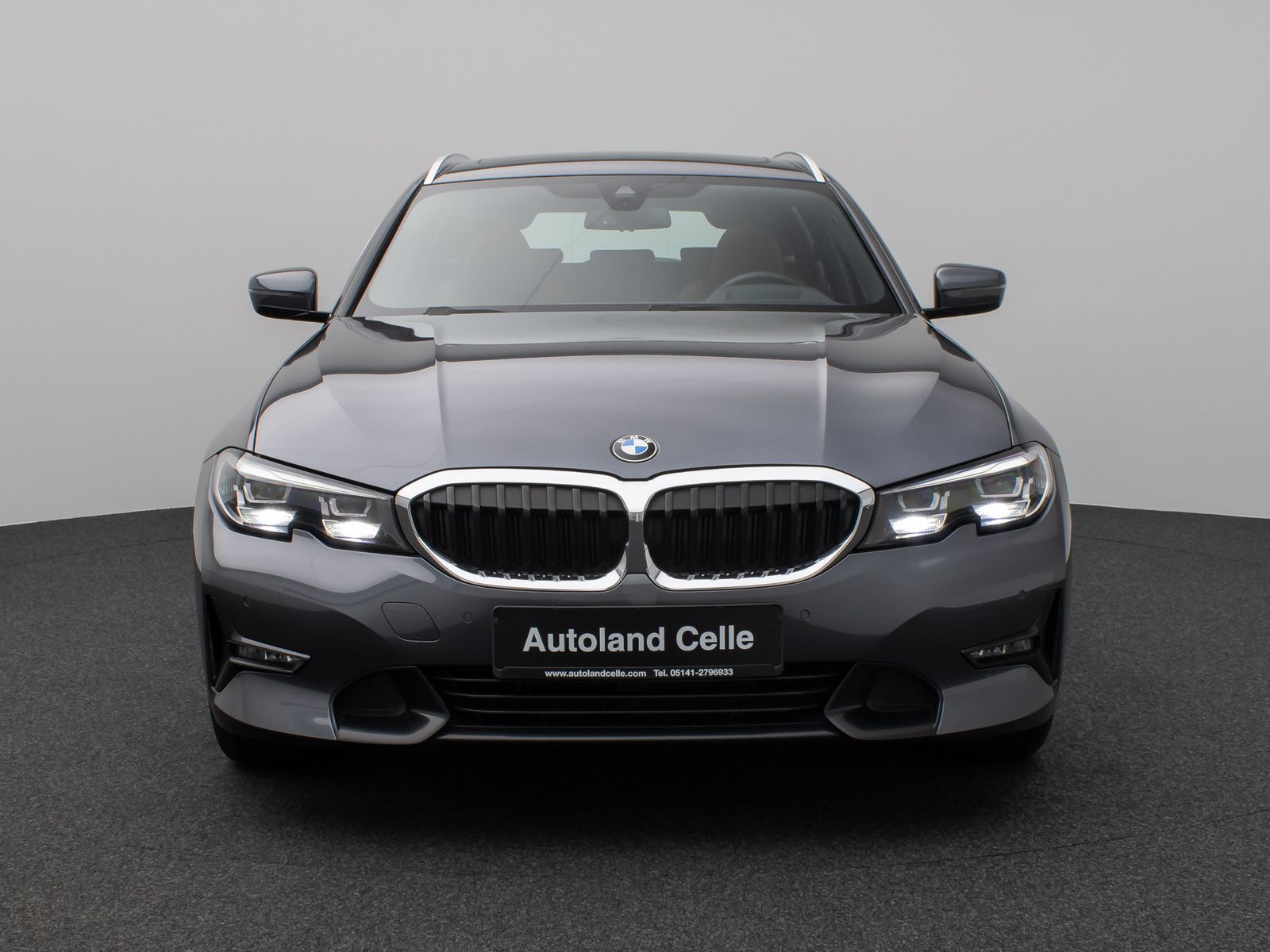 Fahrzeugabbildung BMW 320d Sport Line Panorama Kamera HUD DAB H/K AHK