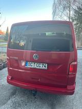 Volkswagen T6 Multivan - rote Volkswagen T6 Multivan