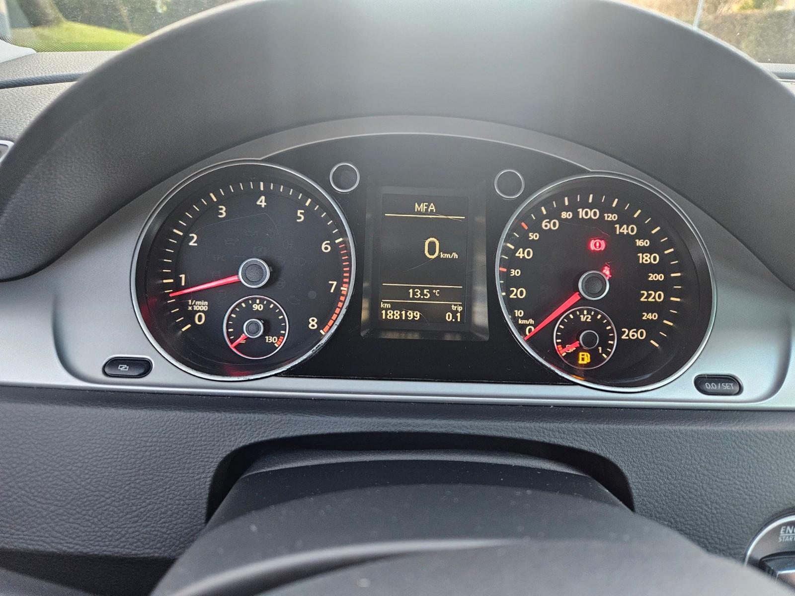 Volkswagen Passat 2011 — photo 7