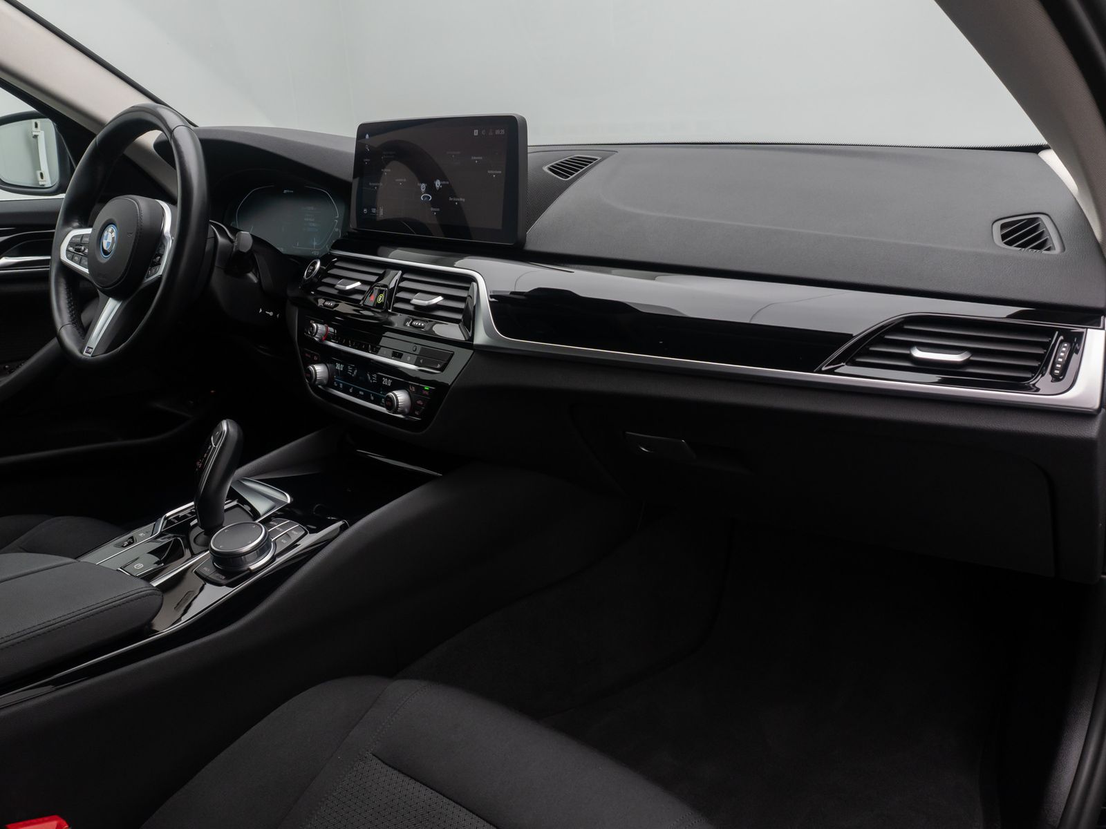 Fahrzeugabbildung BMW 530e Alarm Stop&Go Kamera DAB MSport Parkassist