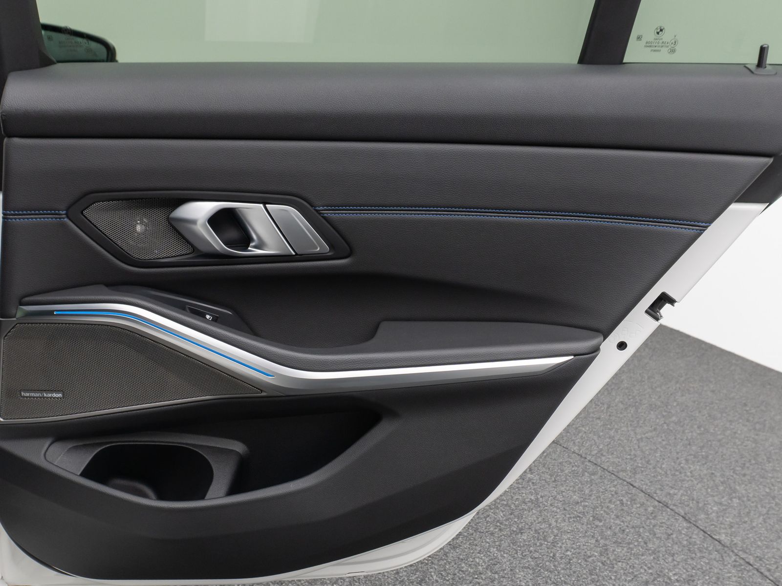 Fahrzeugabbildung BMW 320e M Sport Kamer Laser HUD DAB H/K Komfort 19"