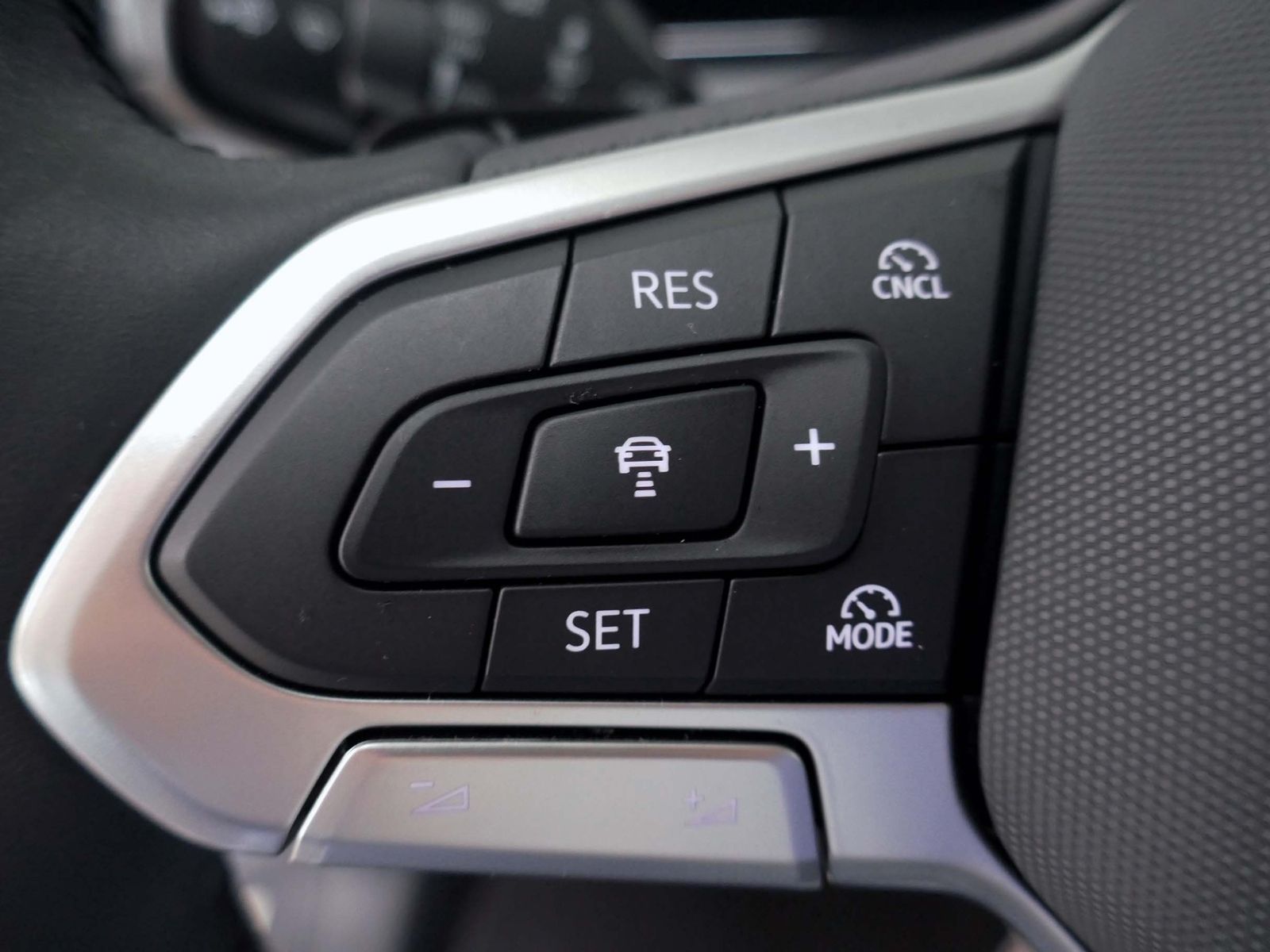 Fahrzeugabbildung Volkswagen Tiguan Life 2.0 TDI DSG | LED AHK RFK ACC