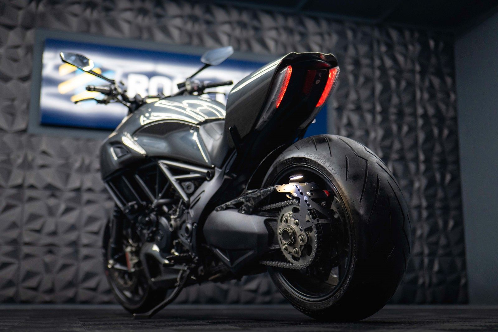 Fahrzeugabbildung Ducati Ducati Diavel 1200 Carbon Testastretta 11°