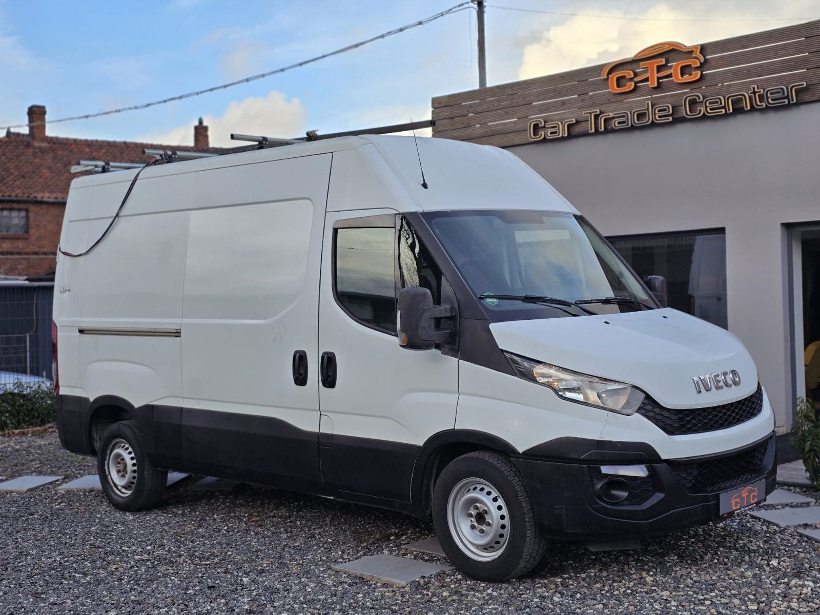 Fahrzeugabbildung Iveco Daily Kasten L3H2/Radstand 3520/AHK 3,5t/TÜV-NEU
