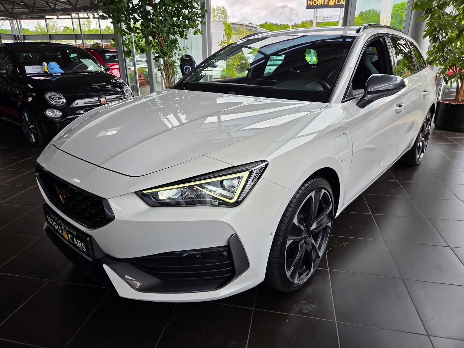 Fahrzeugabbildung CUPRA Leon Sportstourer VZ 1.4 e-Hybrid SHZ LED NAVI